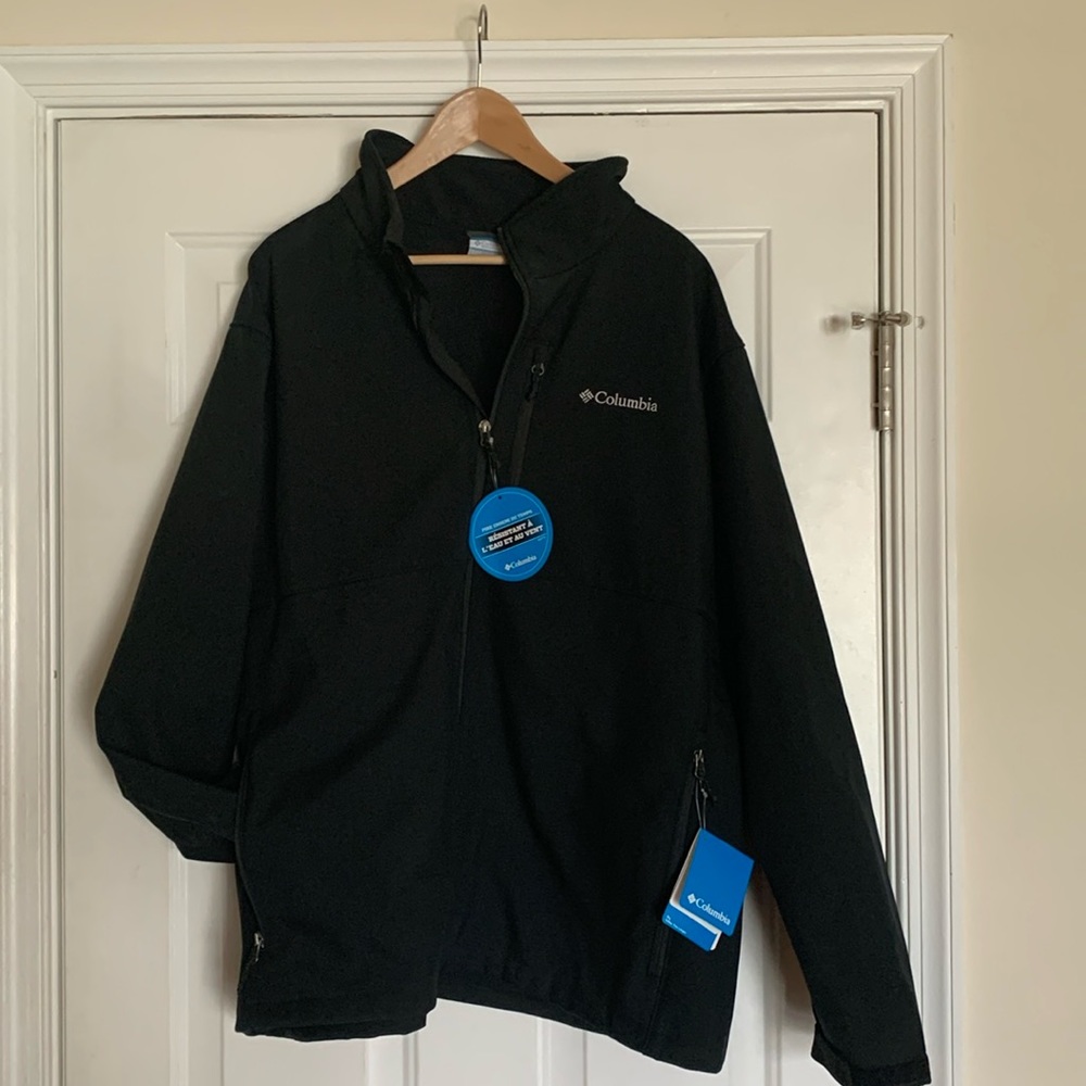 Columbia black 3 XL jacket. Water and wind resistant.